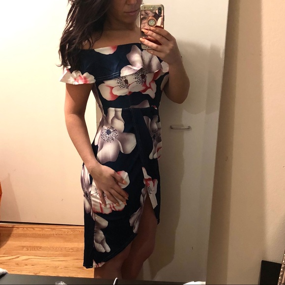 🚨Flash sale! Tallulah off-the-shoulder dress! - Picture 5 of 6